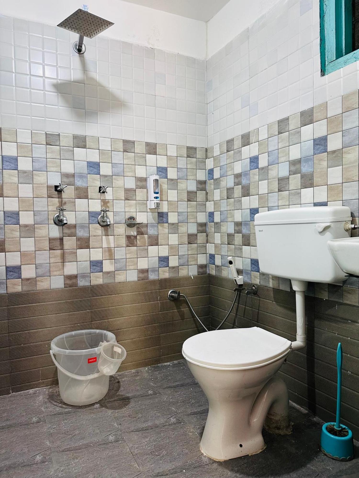 Hostel 360 Degree, Jibhi ภายนอก รูปภาพ