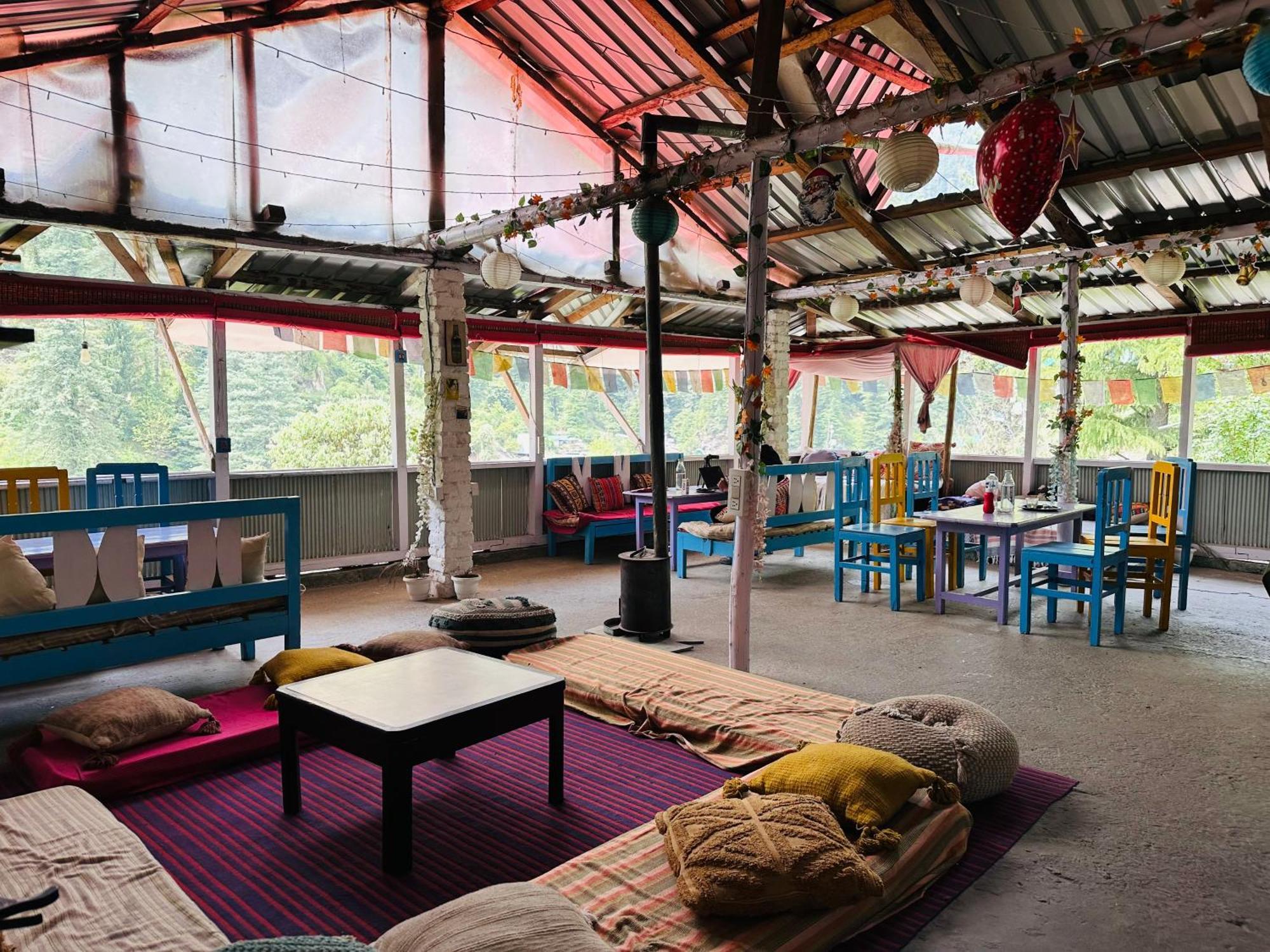 Hostel 360 Degree, Jibhi ภายนอก รูปภาพ