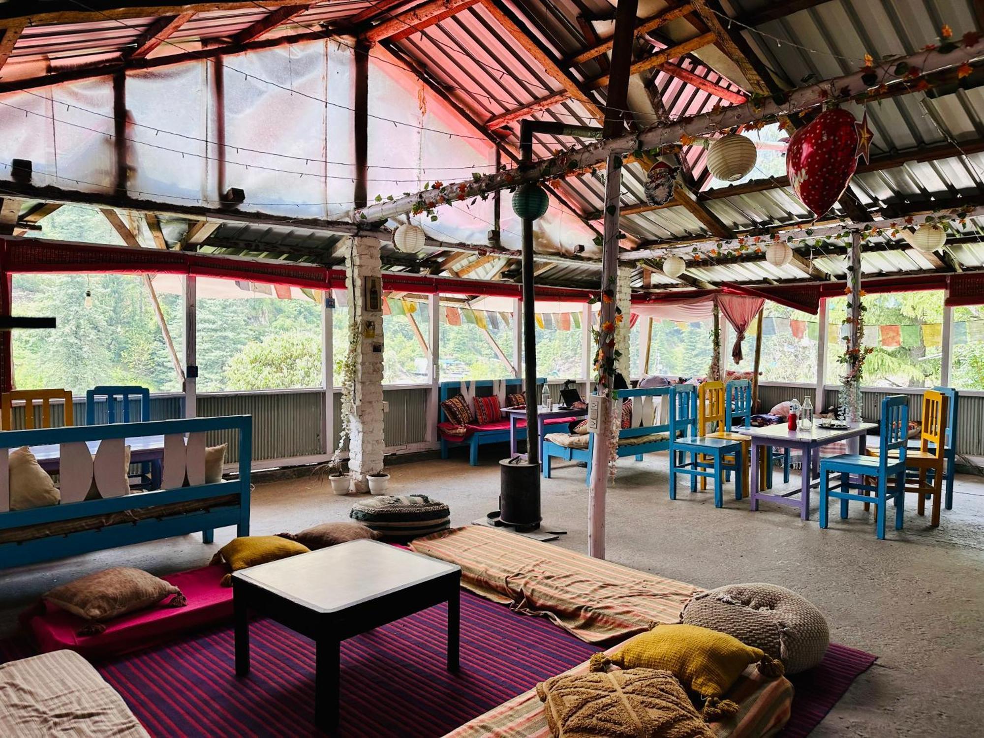 Hostel 360 Degree, Jibhi ภายนอก รูปภาพ
